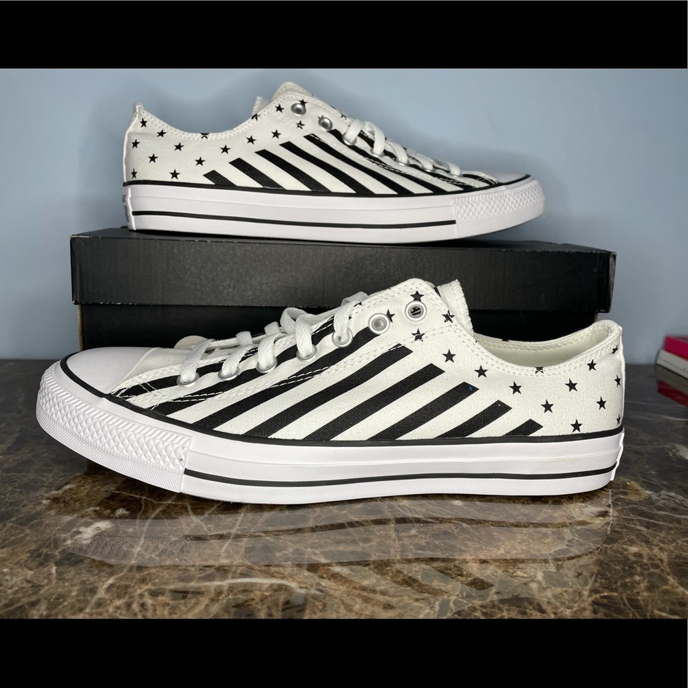 Converse Stars & Strips men 12/women 14